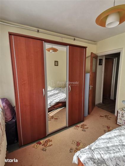 Apartament cu 3 camere decomandat în Alexandriei