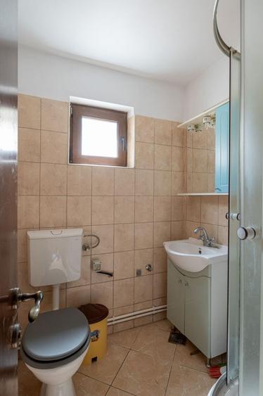 Casă individuală cu 3 camere cu Canalizare în Central