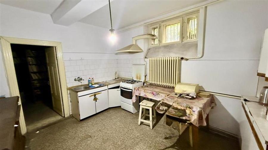 Casă cu 6 camere cu Teren 236 Mp în Copou
