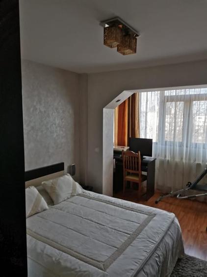 Apartament cu 3 camere decomandat, mobilat în Vest