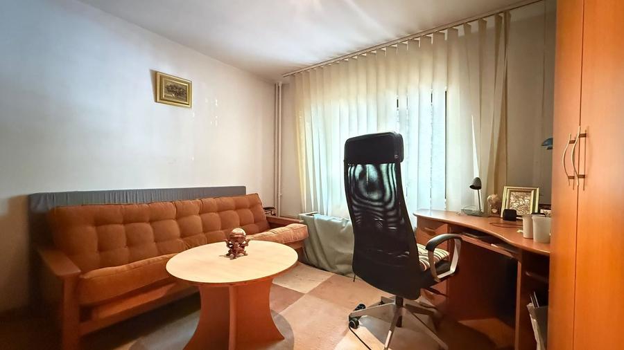 Apartament cu 3 camere decomandat în Decebal