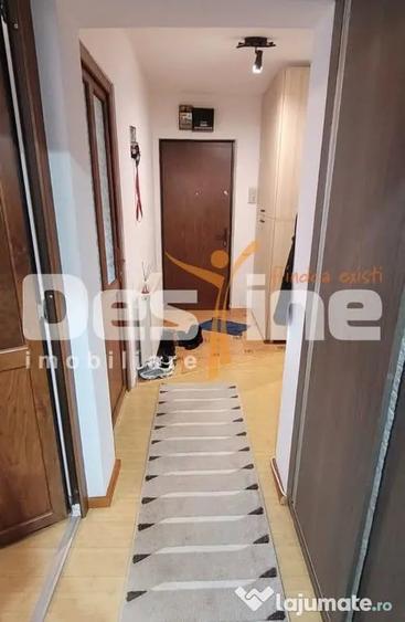 Apartament cu 3 camere decomandat în Craiter