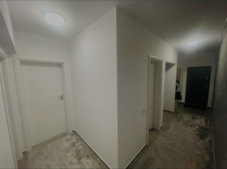 Apartament cu 3 camere decomandat în Dobroești