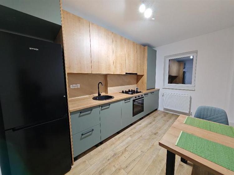 Apartament cu 2 camere decomandat, mobilat în Tractorul