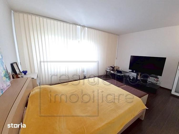 Apartament cu 4 camere decomandat în Plopilor