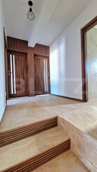 Casă individuală cu 4 camere cu Canalizare în Luna de Sus