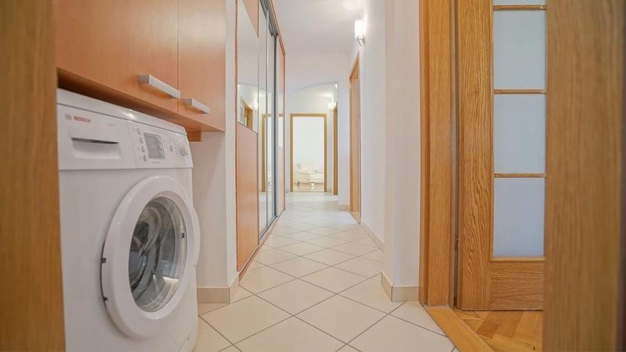 Apartament cu 3 camere decomandat în Drumul Carului