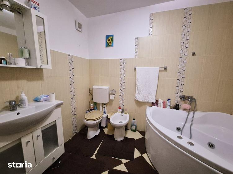 Apartament cu 4 camere decomandat în Calea Romanului