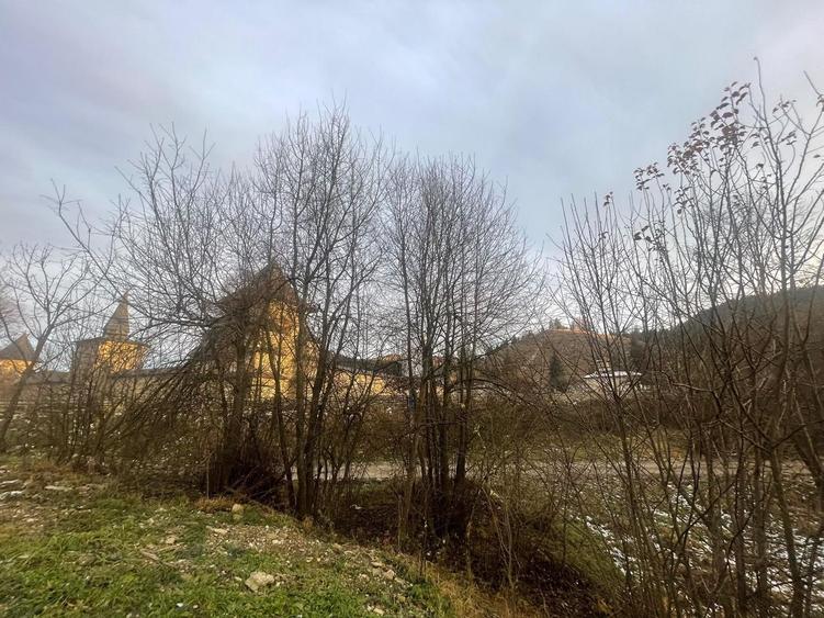 Teren Construcții intravilan de 22600 mp, în Sucevița