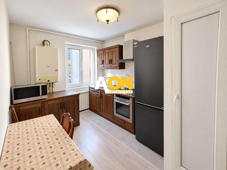 Apartament cu 2 camere semidecomandat, mobilat în Central