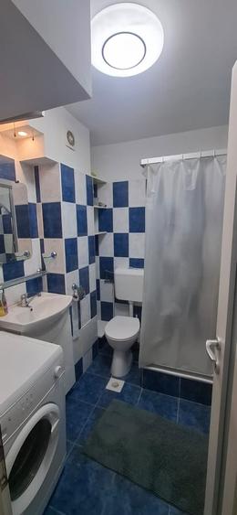 Apartament cu 3 camere semidecomandat în Crângași