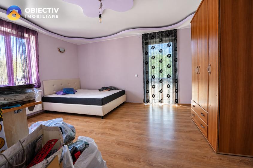 Casă individuală cu 7 camere cu Canalizare în Sărata