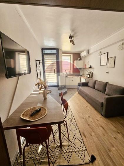 Apartament cu 3 camere, mobilat în P-ța Sfinții Voievozi