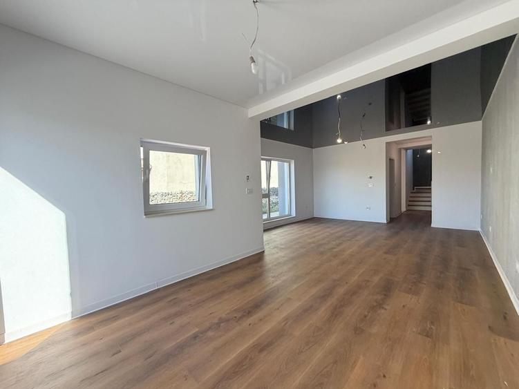 Duplex cu 4 camere cu Canalizare în Săcălaz