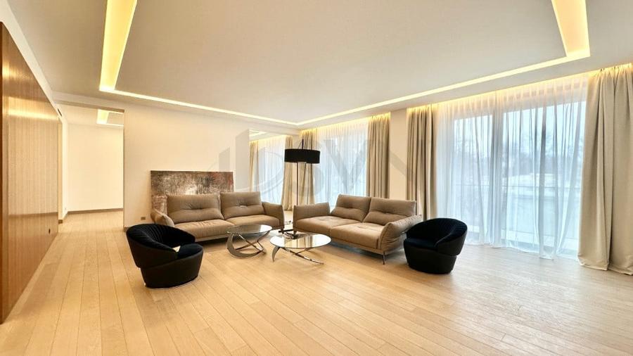 Apartament cu 5 camere decomandat în Kiseleff