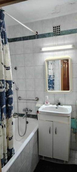 Apartament cu 3 camere semidecomandat, mobilat în Brâncoveanu