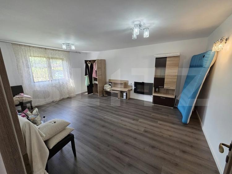 Casă individuală cu 5 camere cu Canalizare în Romita