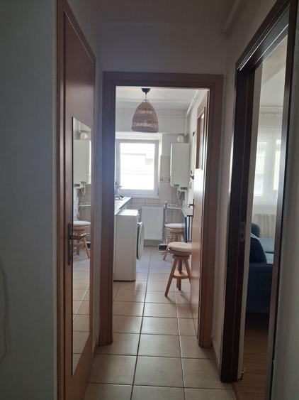 Apartament cu 2 camere semidecomandat, mobilat în Cișmigiu