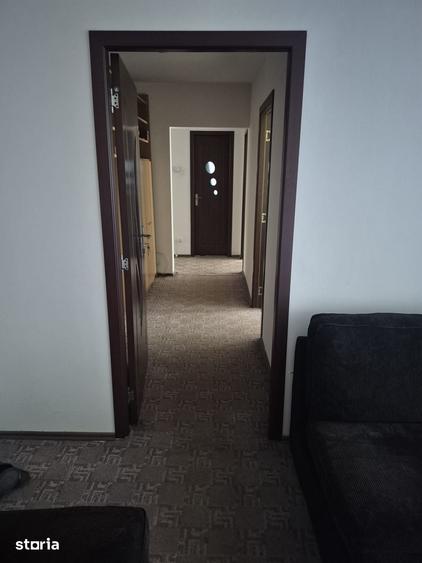 Apartament cu 4 camere semidecomandat în Militari