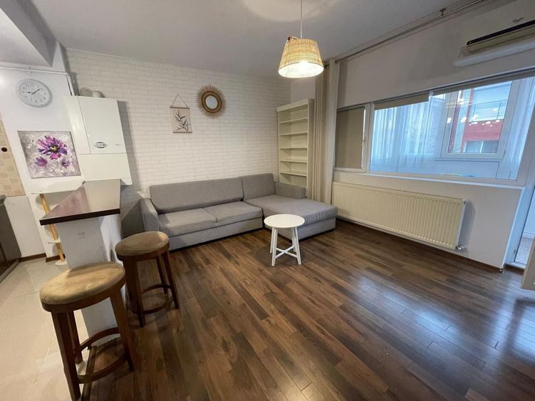 Apartament cu 2 camere decomandat, mobilat în Central