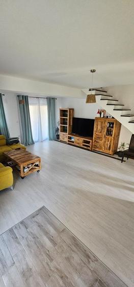 Duplex cu 4 camere cu Canalizare în Giroc
