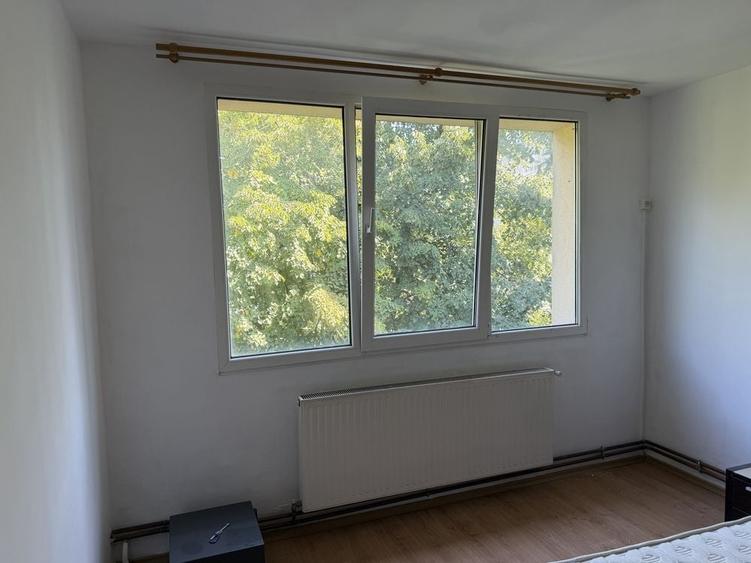 Apartament cu 3 camere decomandat în Exterior Vest