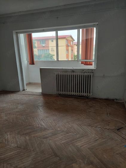Apartament cu 2 camere semidecomandat în Dâmbovița