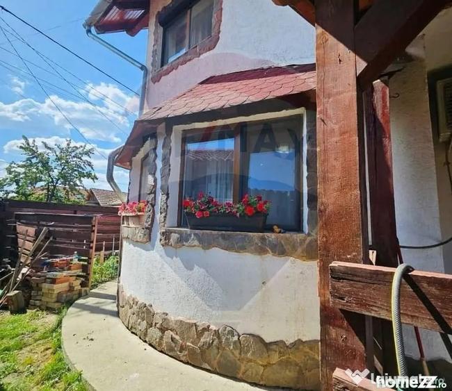 Casă cu 7 camere cu Teren 342 Mp în Calea Clujului