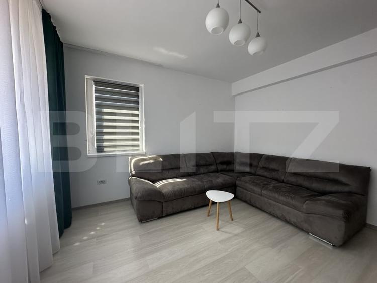 Apartament cu 3 camere decomandat, mobilat în Tractorul