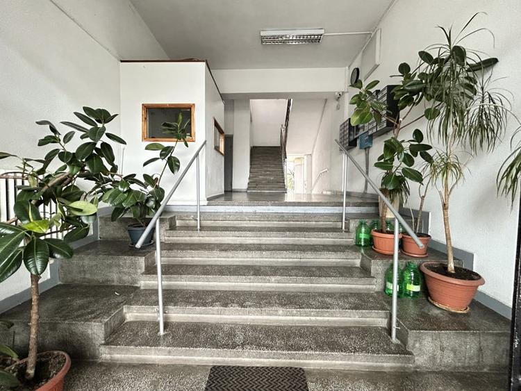 Apartament cu 3 camere decomandat, mobilat în P-ța Alba Iulia