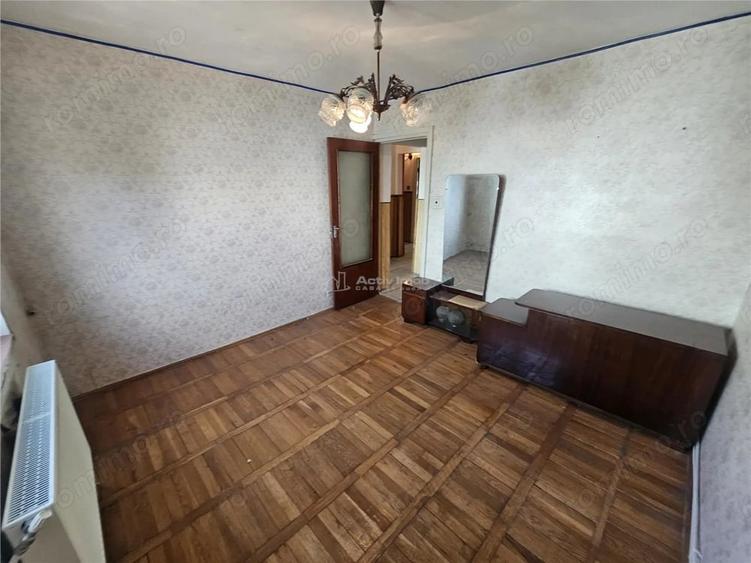 Apartament cu 4 camere decomandat, mobilat în Micro IV