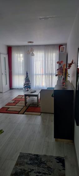 Apartament cu 2 camere semidecomandat în Florești