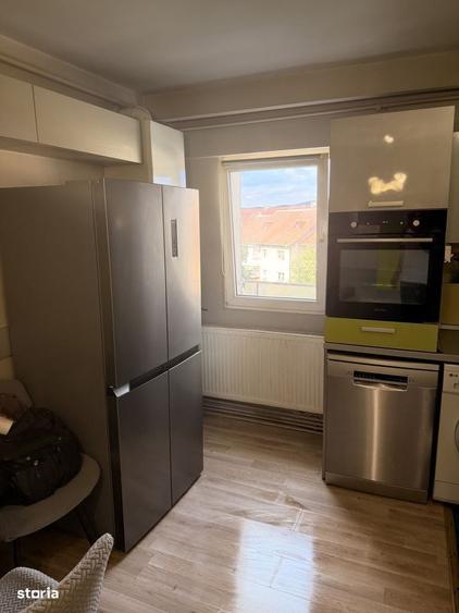 Apartament cu 3 camere în Tineretului