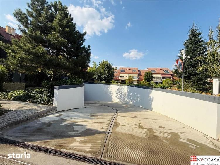 Casă cu 6 camere cu Teren 400 Mp în Central