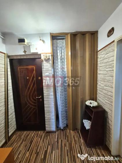 Apartament cu 2 camere semidecomandat în Craiovei