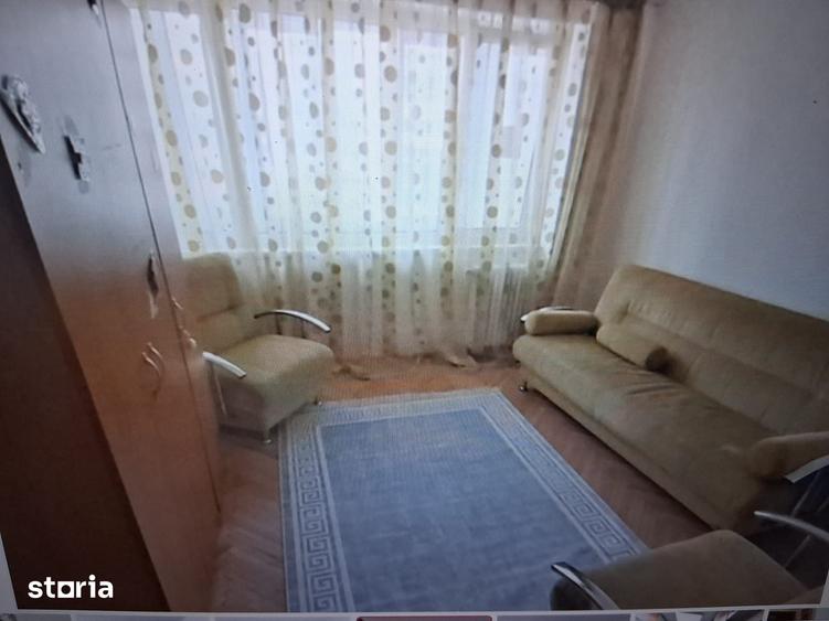 Apartament cu 2 camere semidecomandat în Tei