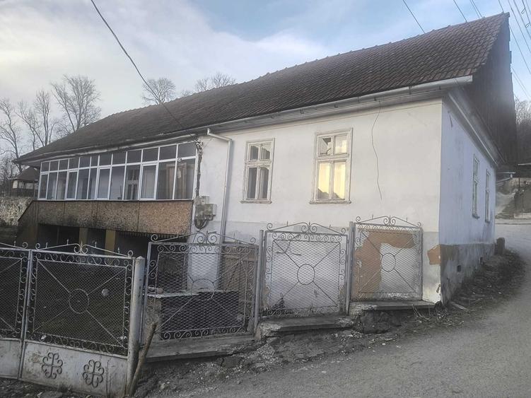 Casă cu 4 camere în Central