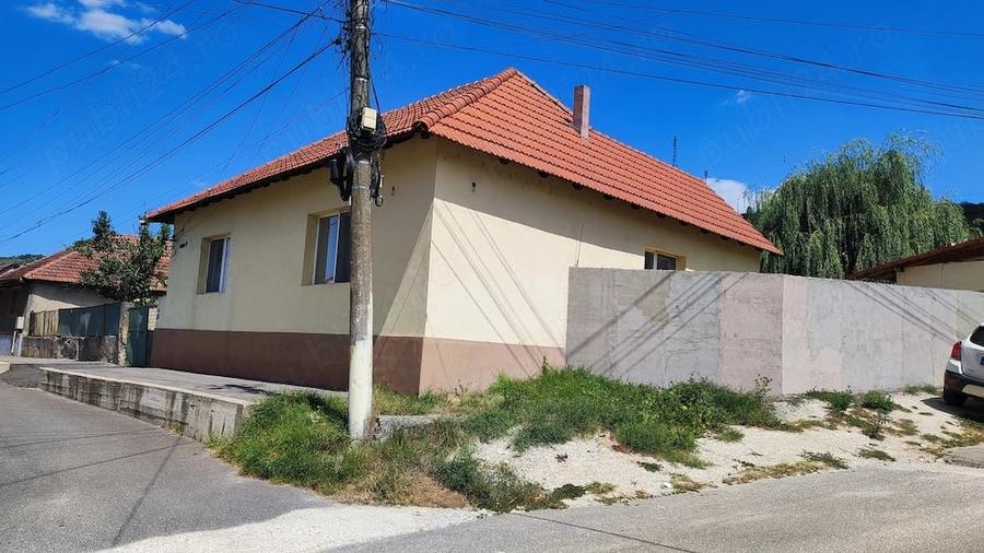 Casă cu Teren 1000 Mp în Central