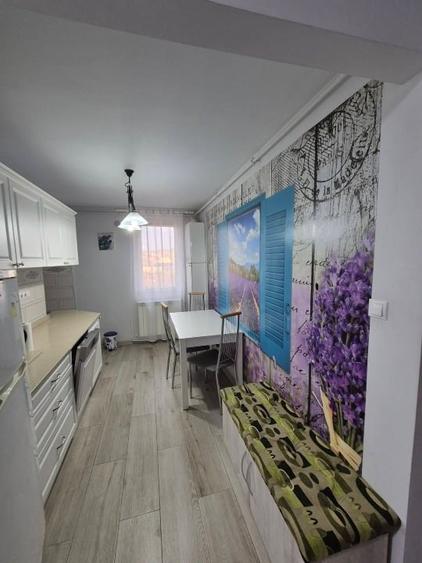 Apartament cu 4 camere semidecomandat în Dumbrava 2