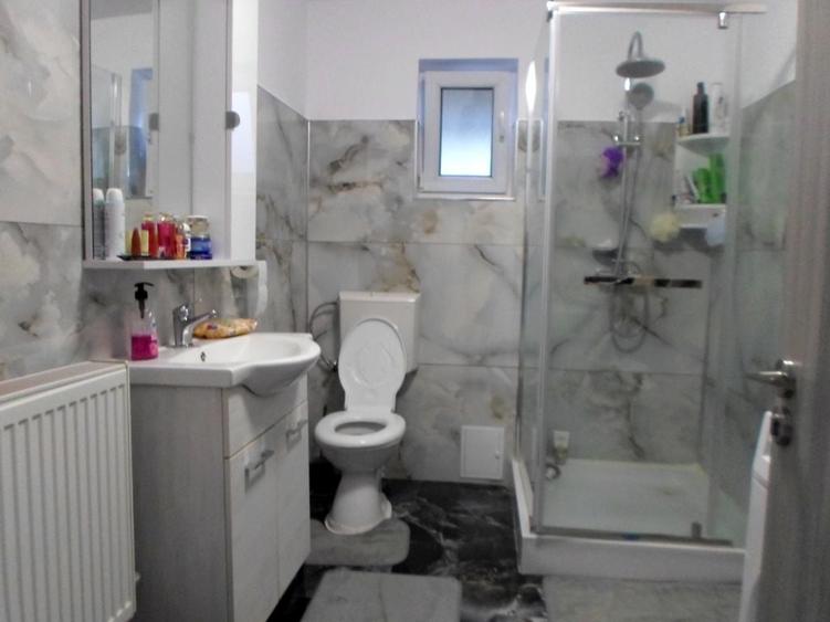 Casă cu 3 camere cu Canalizare în Strejnicu