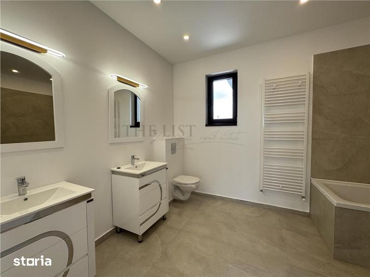 Casă cu 8 camere cu Teren 1000 Mp în Central