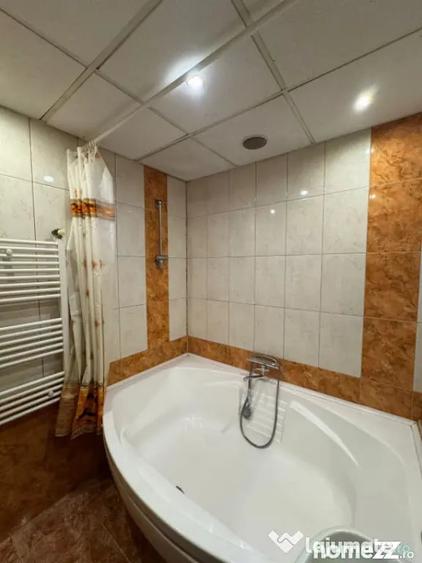 Apartament cu 3 camere decomandat în Republicii