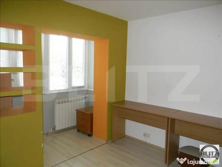 Apartament cu 3 camere semidecomandat în Plopilor
