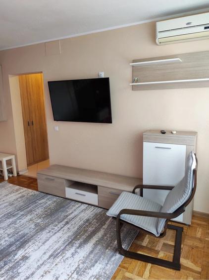 Apartament cu 3 camere semidecomandat în Colentina