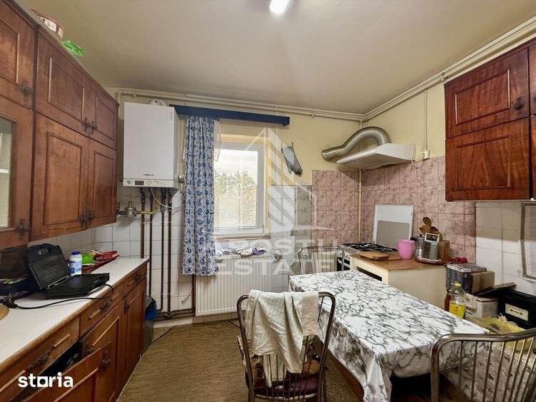 Apartament cu 3 camere semidecomandat în Complex Studențesc