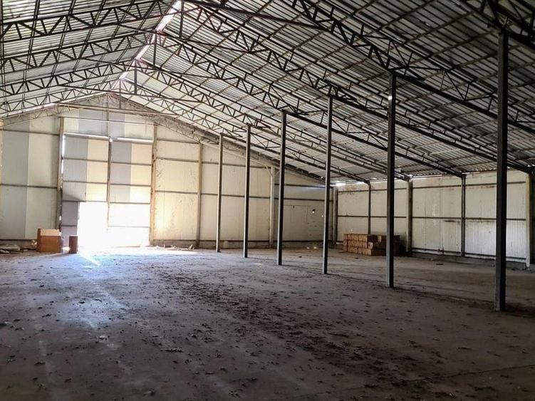 Spațiu industrial, de 1,350 mp, în Sinești