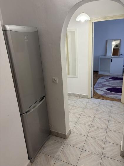 Inchiriez apartament 2 camere decomandat - 1