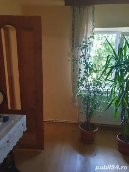 Casă cu 5 camere în Cogealac