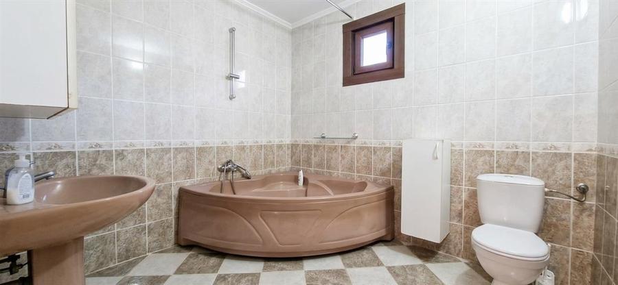 Casă cu 4 camere cu Teren 688 Mp în Lugașu de Jos