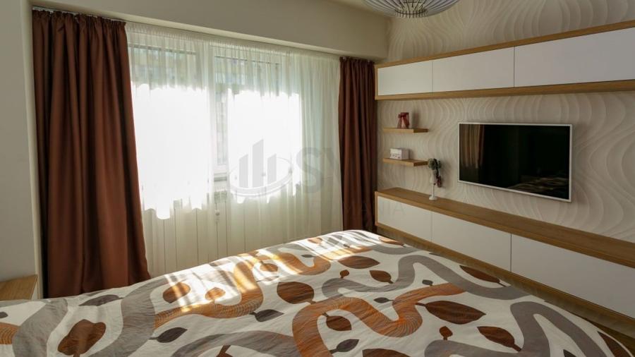 Apartament cu 3 camere semidecomandat, mobilat în Calea Victoriei